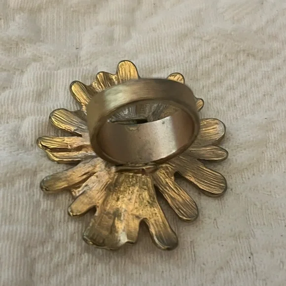 Fun flower ring - Picture 4 of 12
